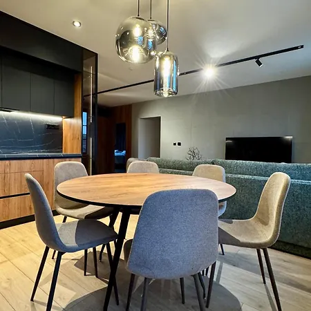 Lux * 科马尔诺